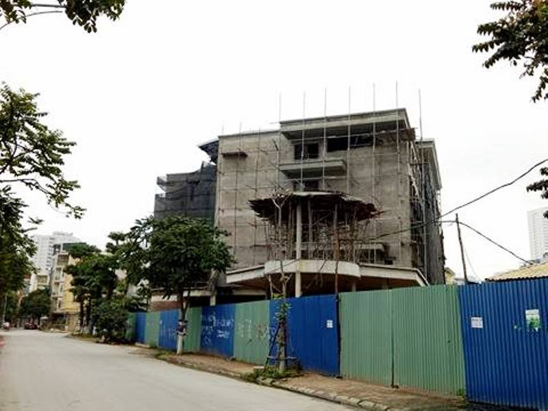 Công trình Trường Tiểu học Văn Phú Victoria đã xây dựng thành 2 khối riêng biệt, cạnh nhau với chiều cao một tòa là 5 tầng và toà còn lại là 6 tầng, 1 tum (ảnh HC)