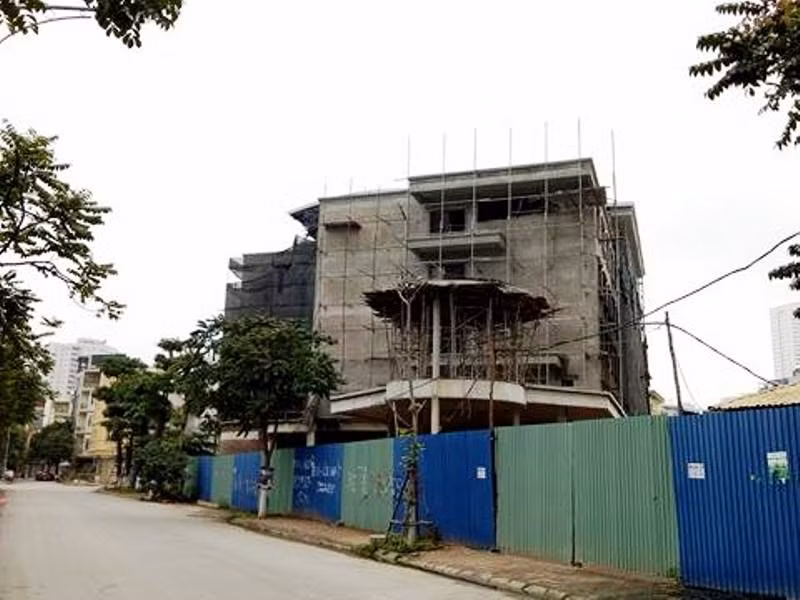 Công trình Trường Tiểu học Văn Phú Victoria đã xây dựng thành 2 khối riêng biệt, cạnh nhau với chiều cao một tòa là 5 tầng và toà còn lại là 6 tầng, 1 tum (ảnh HC)