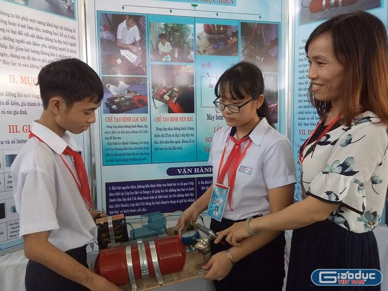 Đời sống của giáo viên, giảng viên còn nhiều khó khăn, cần được quan tâm nhiều hơn nữa. Ảnh: TT