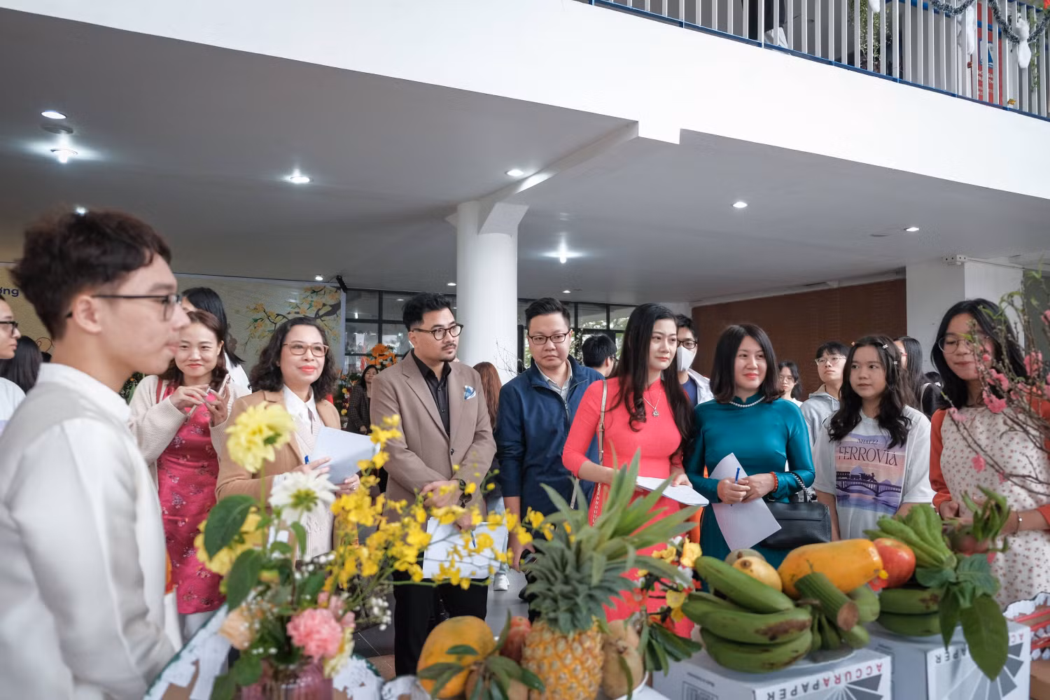 Giải thưởng phần thi trưng bày mâm ngũ quả và cắm hoa: Giải đặc biệt thuộc về khối chuyên Nga, giải Nhất - khối song bằng. Ngoài ra còn có 2 giải Nhì, 3 giải Ba và 4 giải Khuyến khích; 1 giải sáng tạo, đậm tính nhân văn; 1 giải sáng tạo, đậm tính chuyên.