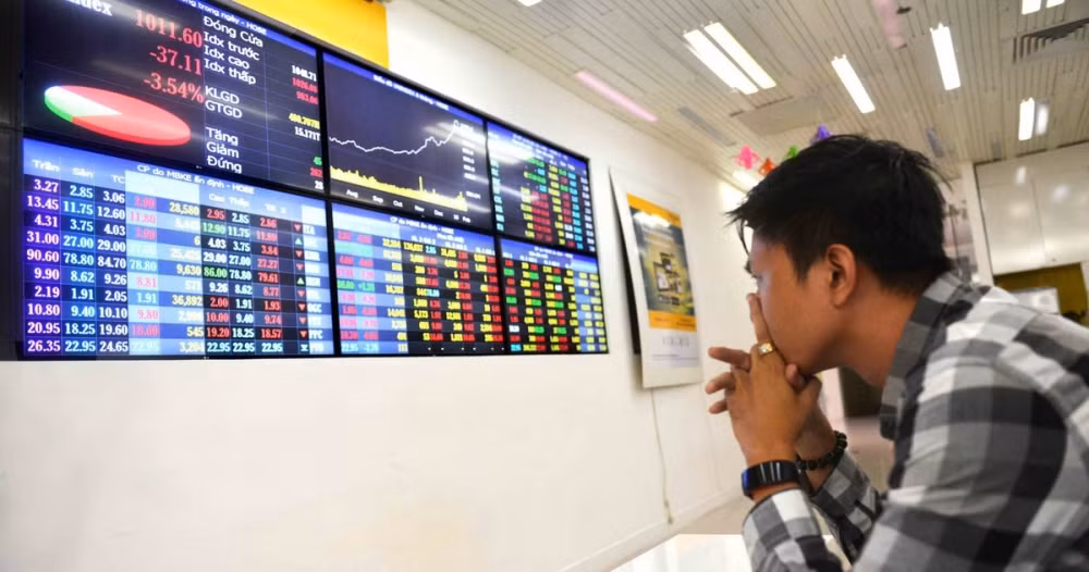Tiến tới quy định doanh nghiệp phát hành trái phiếu ra công chúng và niêm yết trái phiếu phải được định mức tín nhiệm. Ảnh minh hoạ: VGP