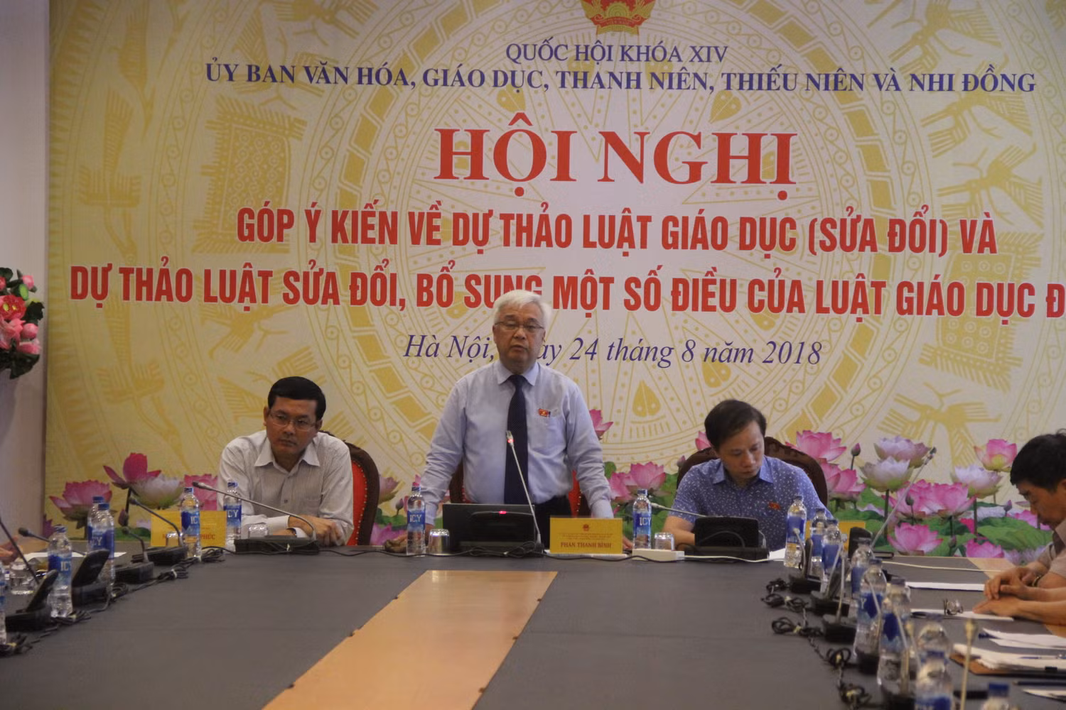 Chủ nhiệm Ủy ban Văn hóa, Giáo dục, Thanh niên, Thiếu niên và Nhi đồng của Quốc hội Phan Thanh Bình phát biểu. (Ảnh: Đỗ Thơm)