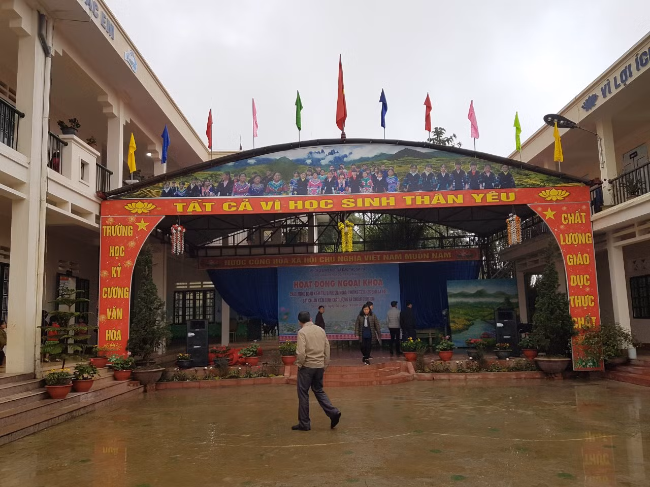 Khẩu hiệu: Tất cả vì học sinh thân yêu (Ảnh:giaoduc.net.vn) Khẩu hiệu: Tất cả vì học sinh thân yêu (Ảnh:giaoduc.net.vn)