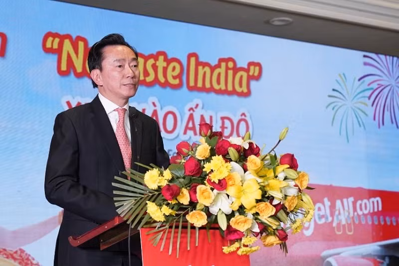 Đại sứ Việt Nam tại Ấn Độ - ông Phạm Sanh Châu chúc mừng Vietjet và ghi nhận những nỗ lực của hãng trong phát triển mối quan hệ hợp tác giữa hai quốc gia Việt Nam - Ấn Độ. Đại sứ Việt Nam tại Ấn Độ - ông Phạm Sanh Châu chúc mừng Vietjet và ghi nhận những nỗ lực của hãng trong phát triển mối quan hệ hợp tác giữa hai quốc gia Việt Nam - Ấn Độ.
