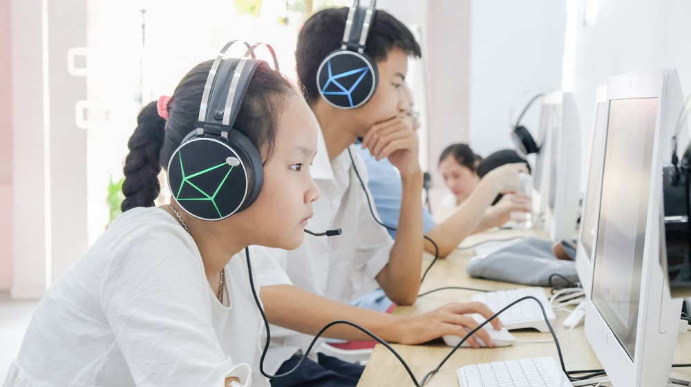 Học tập trực tuyến đang dần trở thành phương pháp giáo dục tất yếu trong kỷ nguyên 4.0. Học tập trực tuyến đang dần trở thành phương pháp giáo dục tất yếu trong kỷ nguyên 4.0.