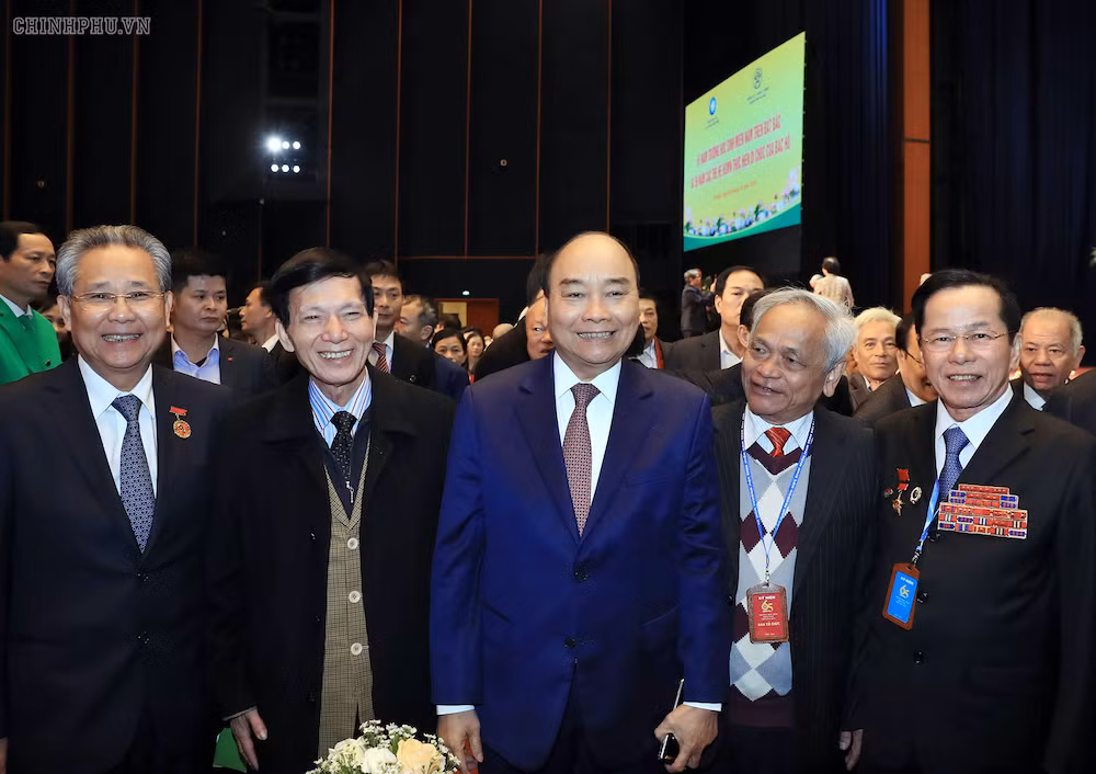 Thủ tướng Nguyễn Xuân Phúc và các đại biểu dự lễ kỷ niệm. (Ảnh: Chinhphu.vn) Thủ tướng Nguyễn Xuân Phúc và các đại biểu dự lễ kỷ niệm. (Ảnh: Chinhphu.vn)
