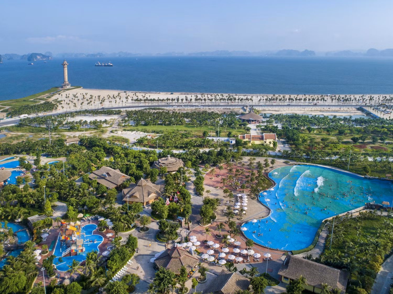 Tổ hợp Sun World Halong Complex do Sun Group đầu tư tại Bãi Cháy, Quảng Ninh