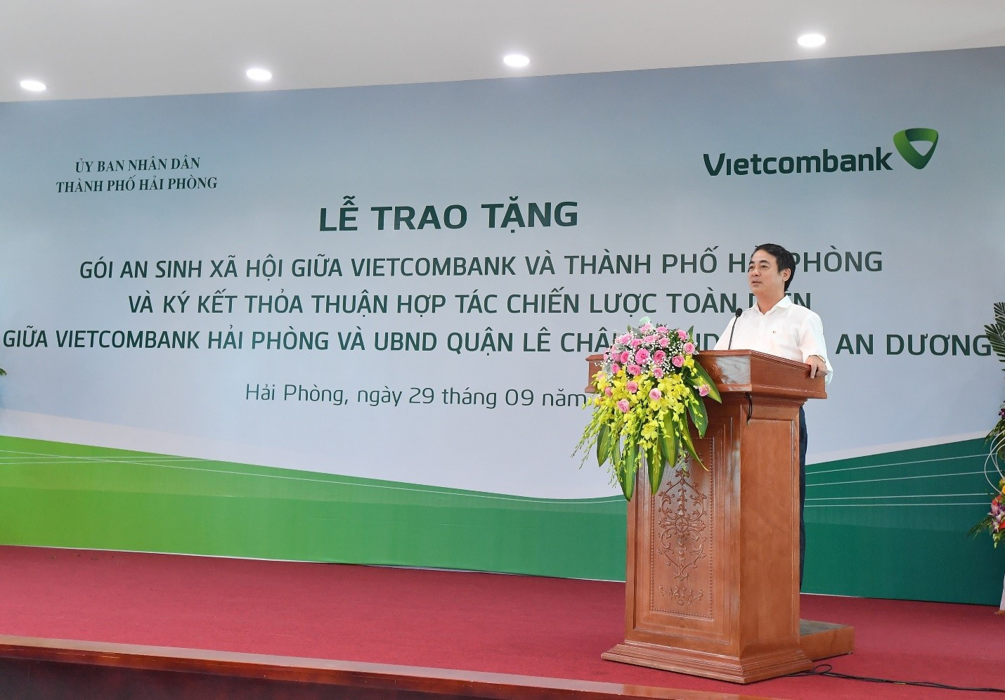Ông Nghiêm Xuân Thành – Ủy viên Ban Chấp hành Đảng bộ Khối Doanh nghiệp Trung ương, Bí thư Đảng ủy, Chủ tịch Hội đồng quản trị Vietcombank phát biểu tại buổi lễ