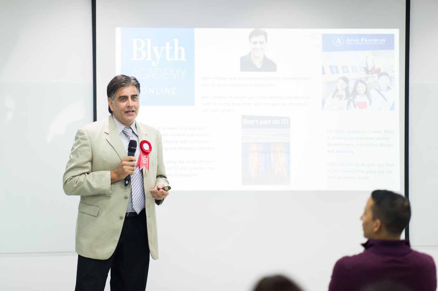Ông Mike Pelletier - chuyên gia Edtech-Elearning từ Blyth Academy Canada cho rằng các mô hình đào tạo trực tuyến đang được coi là mô hình giáo dục của tương lai. Ông Mike Pelletier - chuyên gia Edtech-Elearning từ Blyth Academy Canada cho rằng các mô hình đào tạo trực tuyến đang được coi là mô hình giáo dục của tương lai.