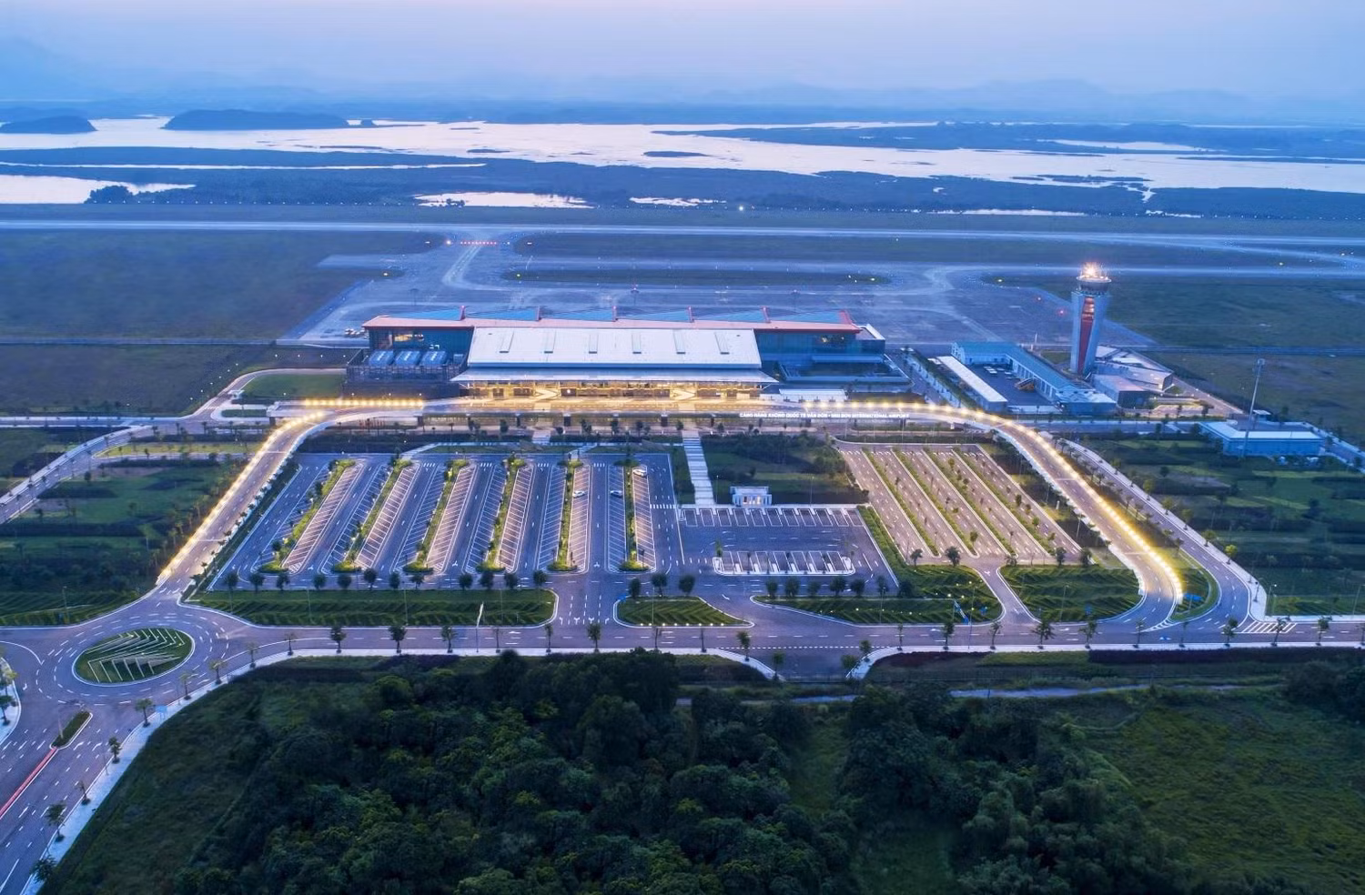 Việc Sun Group đầu tư vào hạ tầng giao thông cũng góp phần đưa Quảng Ninh trở thành trung tâm du lịch quốc tế (Ảnh: Cảng Hàng không Quốc tế Vân Đồn)