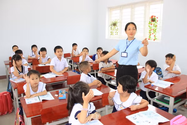 Nhà giáo cần làm gì khi tăng tuổi nghỉ hưu? (Ảnh minh hoạ: Baodongnai.com.vn) Nhà giáo cần làm gì khi tăng tuổi nghỉ hưu? (Ảnh minh hoạ: Baodongnai.com.vn)