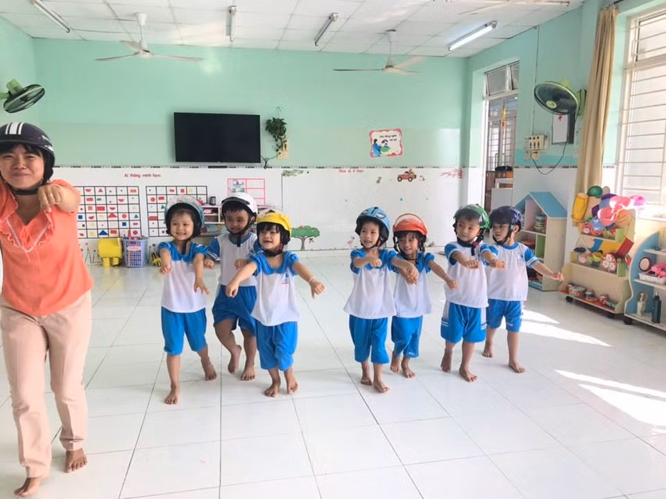 Khi giáo viên mầm non 60 tuổi vẫn còn đứng lớp