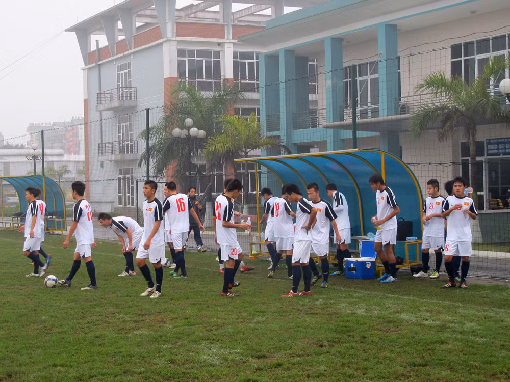 Đúng 8h toàn đội đã có mặt tại Trung tâm đào tạo bóng trẻ VN