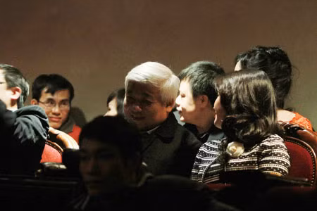 Bầu Kiên và vợ trong liveshow "Thương" của Thanh Lam tháng 2/2012.