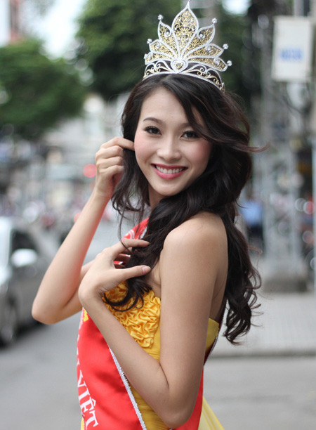 Về sự cố của thí sinh Vương Thu Phương, Tân Hoa hậu bày tỏ: “Tôi rất thích vẻ đẹp của Vương Thu Phương cũng như sự thân thiện của chị ấy. Tuy nhiên, trong một cuộc thi có rất nhiều việc xảy mà tôi lại không nằm trong thành phần ban tổ chức và ban giám khảo của cuộc thi cho nên không nắm rõ vụ việc như thế nào. Và mọi chuyện là do ban giám khảo và ban tổ chức quyết định. Tôi tôn trọng quyết định đó.”(Theo VnE)