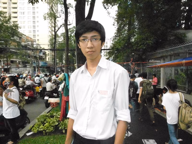 Thí sinh Nguyễn Bảo Quốc Thắng, quê Quảng Nam: “Đề thi Lí dễ hơn môn Toán nhưng không phải là đề thi dễ” Xem đáp án môn Vật lí - Xem đáp án môn Toán