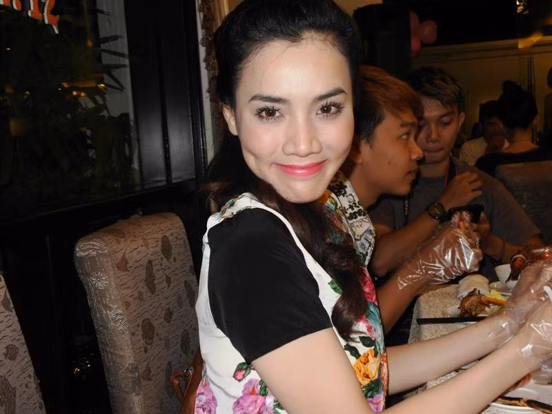 Trang Nhung rất thích thú với phần thưởng bất ngờ. Trang Nhung rất thích thú với phần thưởng bất ngờ.