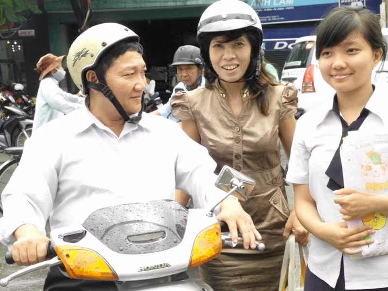 Con gái cưng của bố mẹ cố gắng làm bài tốt nhé! Xem đáp án môn Vật lí - Xem đáp án môn Toán - Xem đáp án môn Hóa
