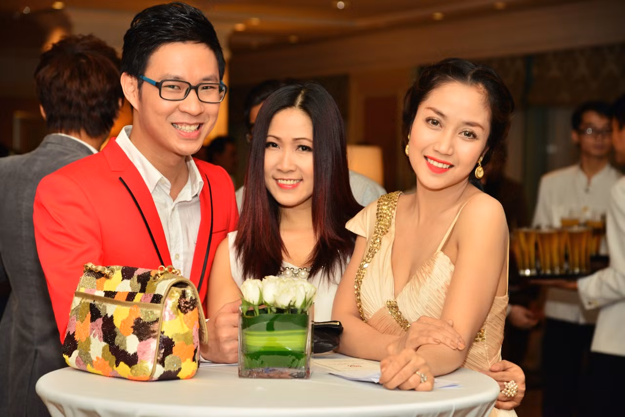 Nhiều người bạn đã có mặt trong ngày vui của Thuý Vinh. Trong ảnh (Từ trái sang): MC Anh Quân, Chuyên viên trang điểm Hạ My, MC Thanh Vân.