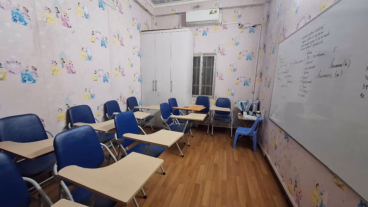 Bên trong một phòng học cho thuê dạy thêm ở tầng ba.