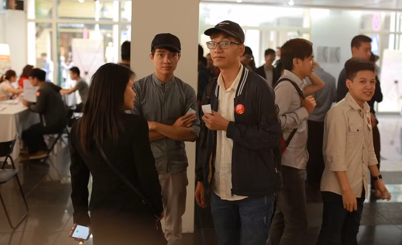 Vừa tốt nghiệp đã nhận lương 2.000 USD có là giấc mơ viển vông? (Ảnh: Lan Hương)