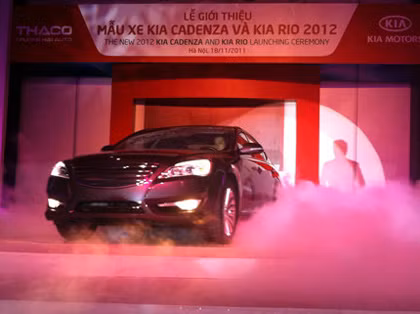 Giống như Toyota FT86, Cadenza là dòng xe được Trường Hải đưa về chủ yếu để làm thương hiệu. Vì thế, xe có giá khá cao, kén khách và thường xuyên có doanh số bằng 0. Với việc chỉ bán được đúng 1 chiếc trong 7 tháng liền, Cadenza sẽ khó bán nổi chục xe trong cả năm 2012.