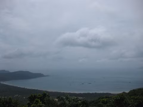 Một góc nhìn về bãi biển.