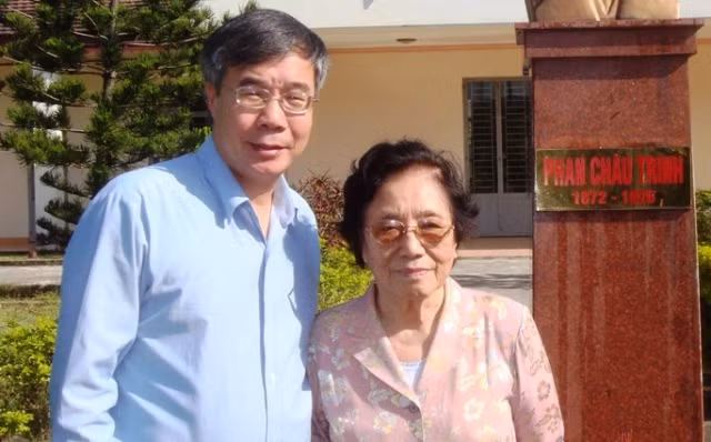 Ông Trần Đức Cảnh và nguyên Phó Chủ tịch nước Nguyễn Thị Bình luôn tâm huyết với giáo dục nước nhà. Ông Trần Đức Cảnh và nguyên Phó Chủ tịch nước Nguyễn Thị Bình luôn tâm huyết với giáo dục nước nhà.