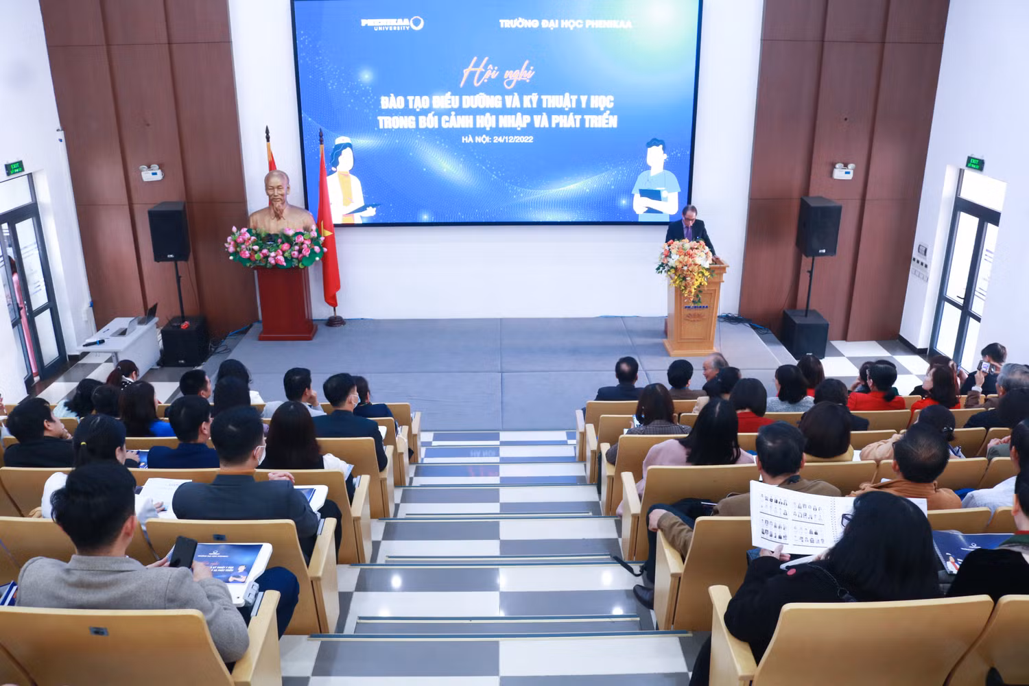 Toàn cảnh hội nghị “Đào tạo điều dưỡng và kỹ thuật y học trong bối cảnh hội nhập và phát triển” được tổ chức tại Trường Đại học Phenikaa. Ảnh: DN Toàn cảnh hội nghị “Đào tạo điều dưỡng và kỹ thuật y học trong bối cảnh hội nhập và phát triển” được tổ chức tại Trường Đại học Phenikaa. Ảnh: DN