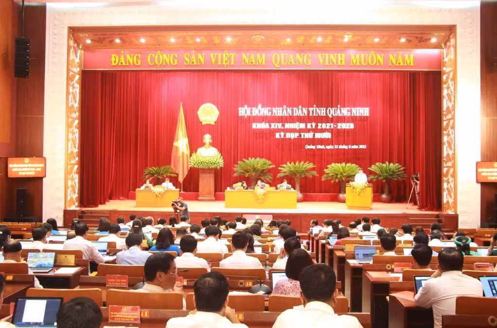 Quang cảnh Kỳ họp thứ 10 Hội đồng nhân dân tỉnh Quảng Ninh khóa XIV, nhiệm kỳ 2021 – 2026 (Ảnh: CTV)