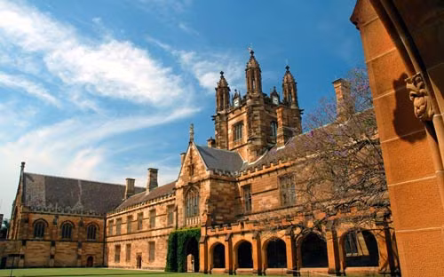10. Đại học Sydney, một trong những công trình nổi tiếng của Australia, cũng nằm trong danh sách này. 10. Đại học Sydney, một trong những công trình nổi tiếng của Australia, cũng nằm trong danh sách này.