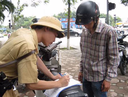 "Tăng nặng" mức xử phạt đối với nhiều hành vi vi phạm giao thông đường bộ