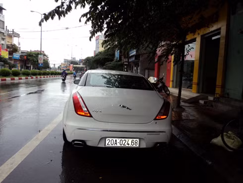 Jaguar XJ 2. Ảnh: Otofun