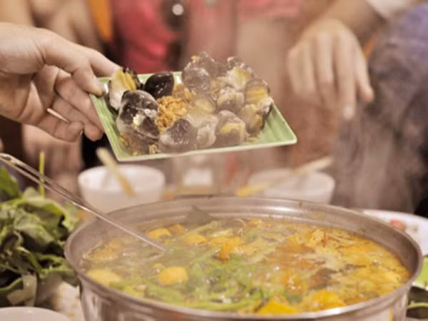 7 quán ăn vặt cực ngon, khó tìm nhưng đông nghịt khách ở Hà Nội