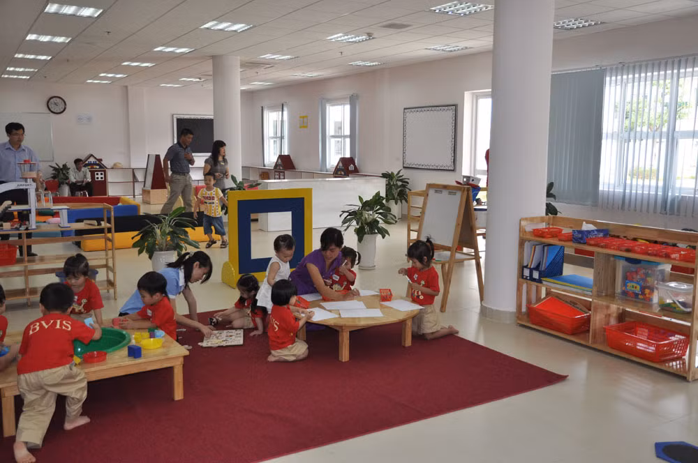 Phụ huynh của các bé cũng hết sức hài lòng với cơ ngơi “siêu xịn” với đầy đủ tiện ích, tiện nghi và rộng rãi dành cho học sinh mọi cấp học.
