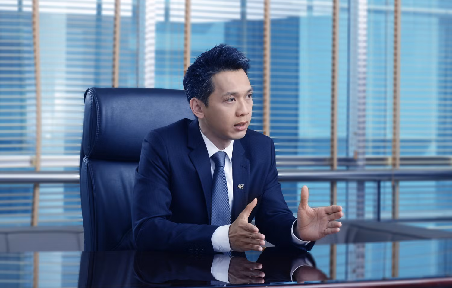 Tân Chủ tịch 34 tuổi của ACB Trần Hùng Huy. Tân Chủ tịch 34 tuổi của ACB Trần Hùng Huy.