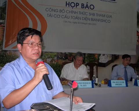 Ông Trí chính thức trở thành người đại diện theo pháp luật của Công ty Bình An. Ảnh: Thiên Phước