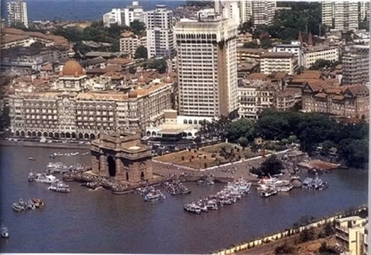 14. Mumbai, Ấn Độ Mumbai - Ấn Độ. Giá phòng đôi tại khách sạn 4 sao: 147,84 USD Giá 3km taxi: 2,75 USD Giá 2 ly cocktail tại khách sạn 5 sao: 25,56 USD Giá bữa tối cho hai người (kèm một chai rượu): 63,03 USD Tổng: 239,18 USD 14. Mumbai, Ấn Độ Mumbai - Ấn Độ. Giá phòng đôi tại khách sạn 4 sao: 147,84 USD Giá 3km taxi: 2,75 USD Giá 2 ly cocktail tại khách sạn 5 sao: 25,56 USD Giá bữa tối cho hai người (kèm một chai rượu): 63,03 USD Tổng: 239,18 USD