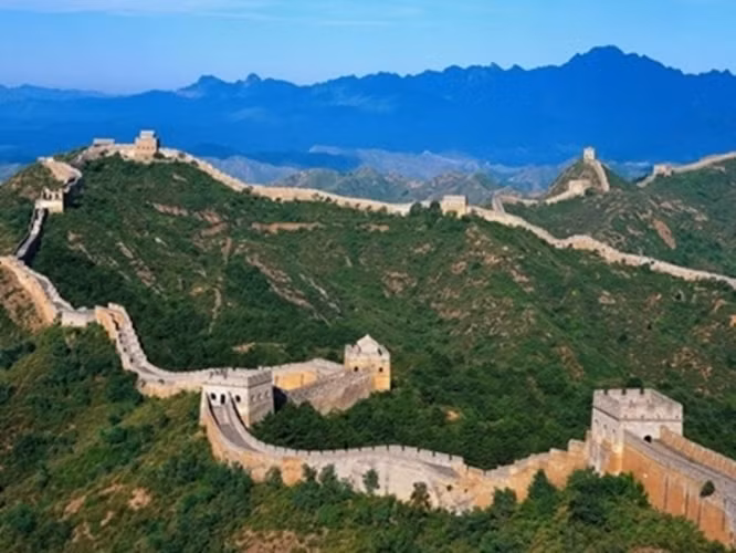 2. Bắc Kinh, Trung Quốc Bắc Kinh, Trung Quốc. Giá phòng đôi tại khách sạn 4 sao: 109,25 USD Giá 3km taxi: 1,76 USD Giá 2 ly cocktail tại khách sạn 5 sao: 24,27 USD Giá bữa tối cho hai người (kèm một chai rượu): 28,15 USD Tổng: 163,43 USD 2. Bắc Kinh, Trung Quốc Bắc Kinh, Trung Quốc. Giá phòng đôi tại khách sạn 4 sao: 109,25 USD Giá 3km taxi: 1,76 USD Giá 2 ly cocktail tại khách sạn 5 sao: 24,27 USD Giá bữa tối cho hai người (kèm một chai rượu): 28,15 USD Tổng: 163,43 USD