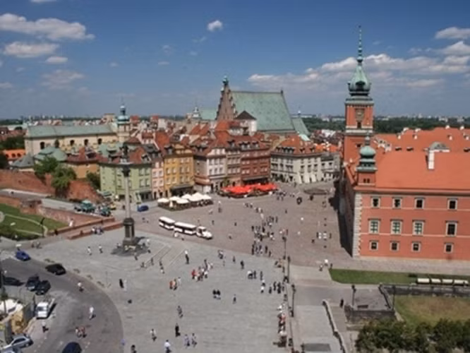 6. Warsaw, Ba Lan Warsaw - Ba Lan. Giá phòng đôi tại khách sạn 4 sao: 112,37 USD Giá 3km taxi: 12,45 USD Giá 2 ly cocktail tại khách sạn 5 sao: 12,17 USD Giá bữa tối cho hai người (kèm một chai rượu): 66,23 USD Tổng: 203,22 USD 6. Warsaw, Ba Lan Warsaw - Ba Lan. Giá phòng đôi tại khách sạn 4 sao: 112,37 USD Giá 3km taxi: 12,45 USD Giá 2 ly cocktail tại khách sạn 5 sao: 12,17 USD Giá bữa tối cho hai người (kèm một chai rượu): 66,23 USD Tổng: 203,22 USD