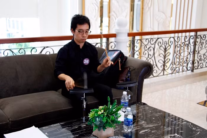 Nghệ sĩ Timpany Hiroyuki Kawamoto. Nghệ sĩ Timpany Hiroyuki Kawamoto.