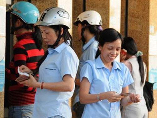 Trả lương chậm hơn 15 ngày thì phải trả thêm một khoản tiền ít nhất bằng số tiền trả chậm nhân với lãi suất trần huy động tiền gửi có kỳ hạn 1 tháng do Ngân hàng Nhà nước Việt Nam công bố tại thời điểm trả lương. Trả lương chậm hơn 15 ngày thì phải trả thêm một khoản tiền ít nhất bằng số tiền trả chậm nhân với lãi suất trần huy động tiền gửi có kỳ hạn 1 tháng do Ngân hàng Nhà nước Việt Nam công bố tại thời điểm trả lương.