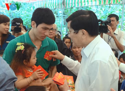 Chủ tịch nước Trương Tấn Sang chúc Tết tại Tây Ninh và Bình Dương ảnh 2