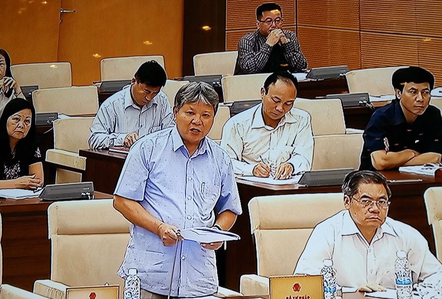 Bộ trưởng Hà Hùng Cường cho rằng, nên giữ hình phạt tử hình với tội nhận hối lộ. ảnh: Ngọc Quang.