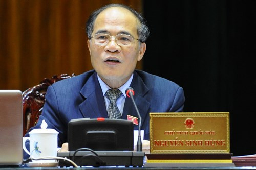 Chủ tịch Quốc hội Nguyễn Sinh Hùng luôn yêu cầu khi xây dựng luật phải chú ý đến quyền lợi của dân. Chủ tịch Quốc hội Nguyễn Sinh Hùng luôn yêu cầu khi xây dựng luật phải chú ý đến quyền lợi của dân.