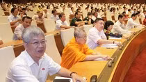 Mỗi Đại biểu Quốc hội đang gánh trên vai trách nhiệm và cũng là niềm tự hào được đại diện cho 90 triệu nhân dân Việt Nam. ảnh: quochoi.vn