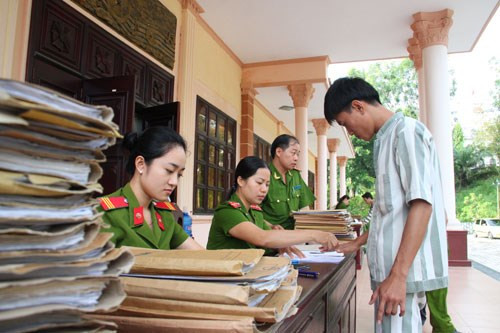 Hàng năm, nhà nước đều tạo điều kiện để các phạm nhân cải tạo tốt sớm trở lại hòa nhập với cộng đồng. ảnh: Thanh niên.