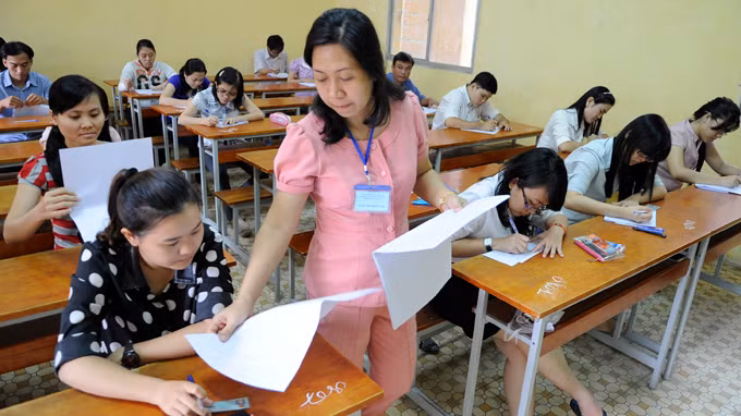 Trong vòng 15 ngày kể từ khi có quyết định phê duyệt kết quả tuyển dụng, người đứng đầu cơ quan có thẩm quyền tuyển dụng công chức phải gửi thông báo công nhận kết quả trúng tuyển bằng văn bản tới người dự tuyển theo địa chỉ mà người dự tuyển đã đăng ký. ảnh: TTO.