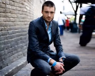 5. Pete Cashmore Công ty: Mashable Tuổi: 27 Năm 2005, khi mới 19 tuổi, Pete Cashmore thành lập Công ty Mashable, trang web tin tức công nghệ. Anh cũng lọt vào 1 trong số 100 gương mặt có tầm ảnh hưởng đối với thế giới do tạp chí TIME bầu chọn.