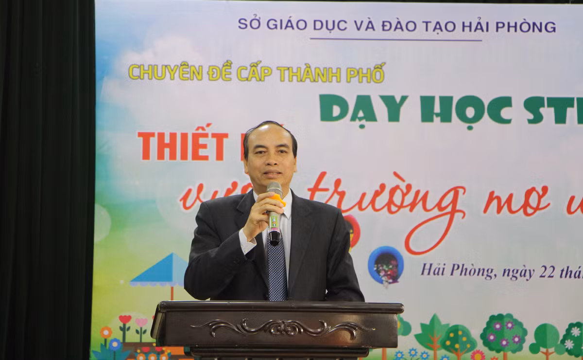 Ông Đỗ Văn Lợi, Phó giám đốc Sở Giáo dục và Đào tạo Hải Phòng phát biểu tại hội thảo (Ảnh: Lã Tiến)